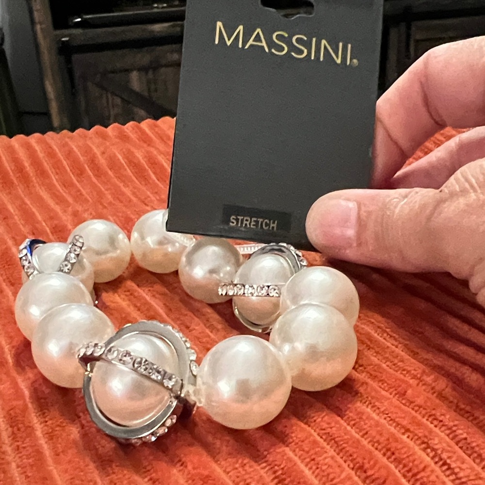 3/$18 Massini Silver and White Pearl Stretch Bracelet Lot 1078 - Picture 1 of 6